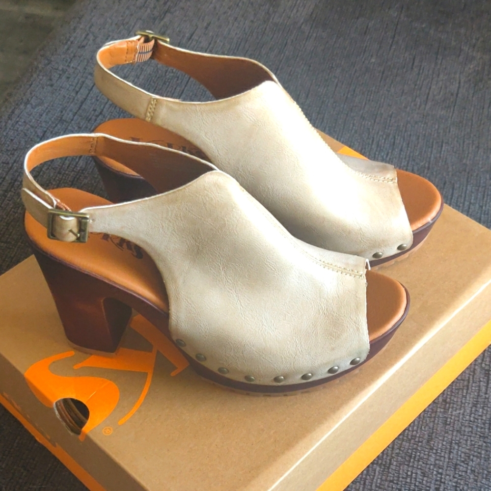 Korks Kork Ease Arden Open Toe Heeled Sandal Size 8